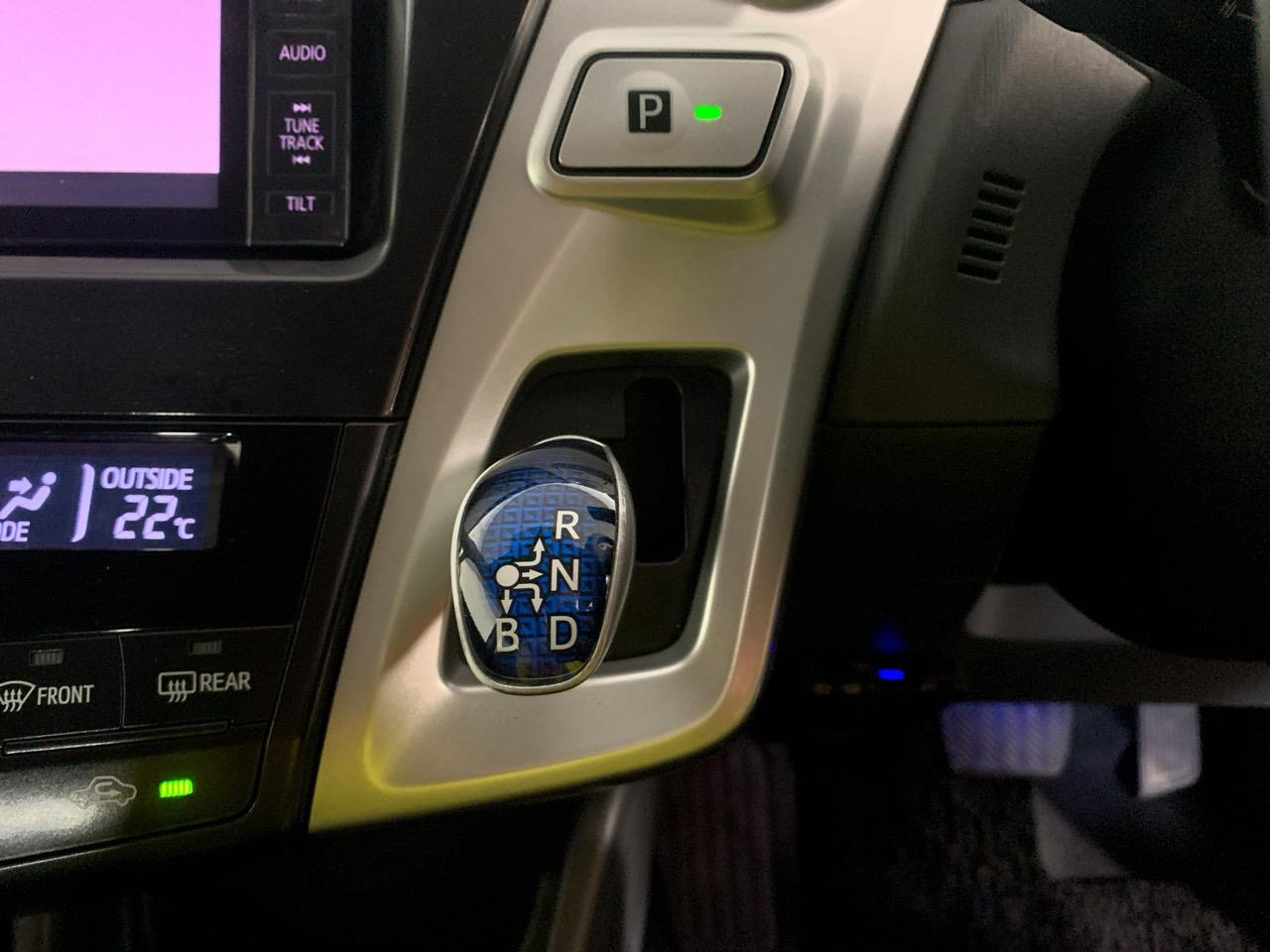 2013 Toyota Prius Alpha S Touring Selection Station Wagon PUSH BUTTON START + AUTO LIGHTS + MAG WHEEL