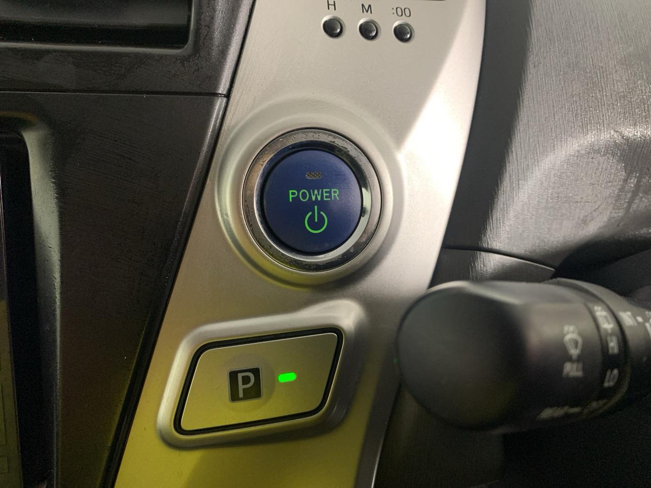 2013 Toyota Prius Alpha S Touring Selection Station Wagon PUSH BUTTON START + AUTO LIGHTS + MAG WHEEL