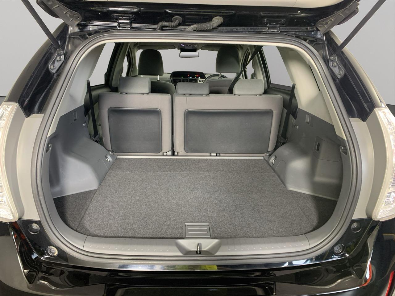 2013 Toyota Prius Alpha S Touring Selection Station Wagon PUSH BUTTON START + AUTO LIGHTS + MAG WHEEL