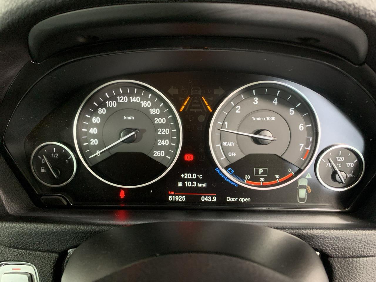 2016 BMW 320i  Sedan HEATED SEATS + REVERSING CAMERA + PARKING SENSORS