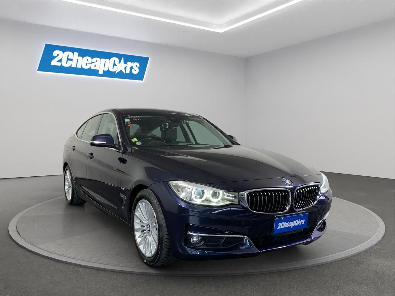 2016 BMW 320i  Sedan HEATED SEATS + REVERSING CAMERA + PARKING SENSORS