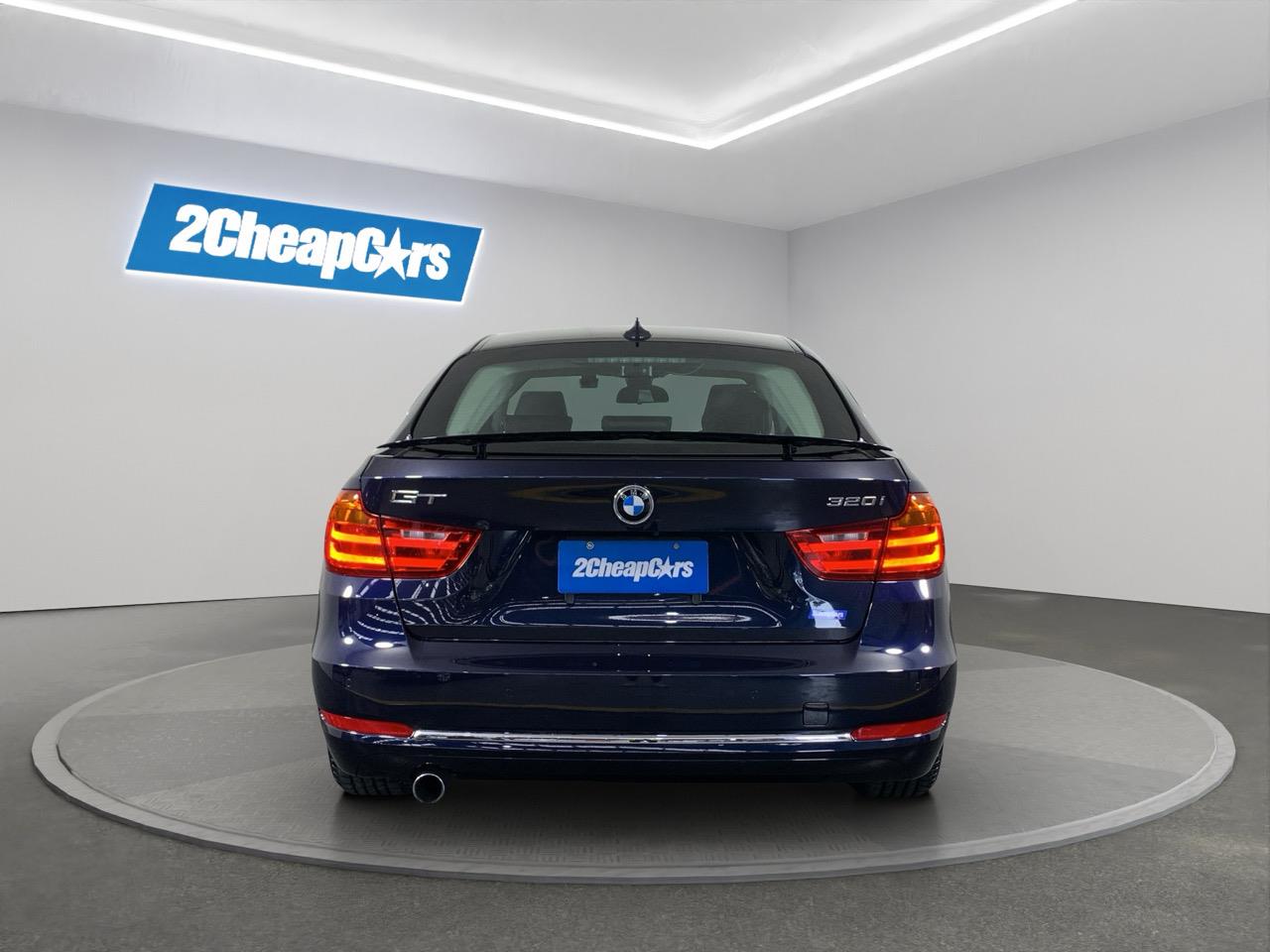 2016 BMW 320i  Sedan HEATED SEATS + REVERSING CAMERA + PARKING SENSORS