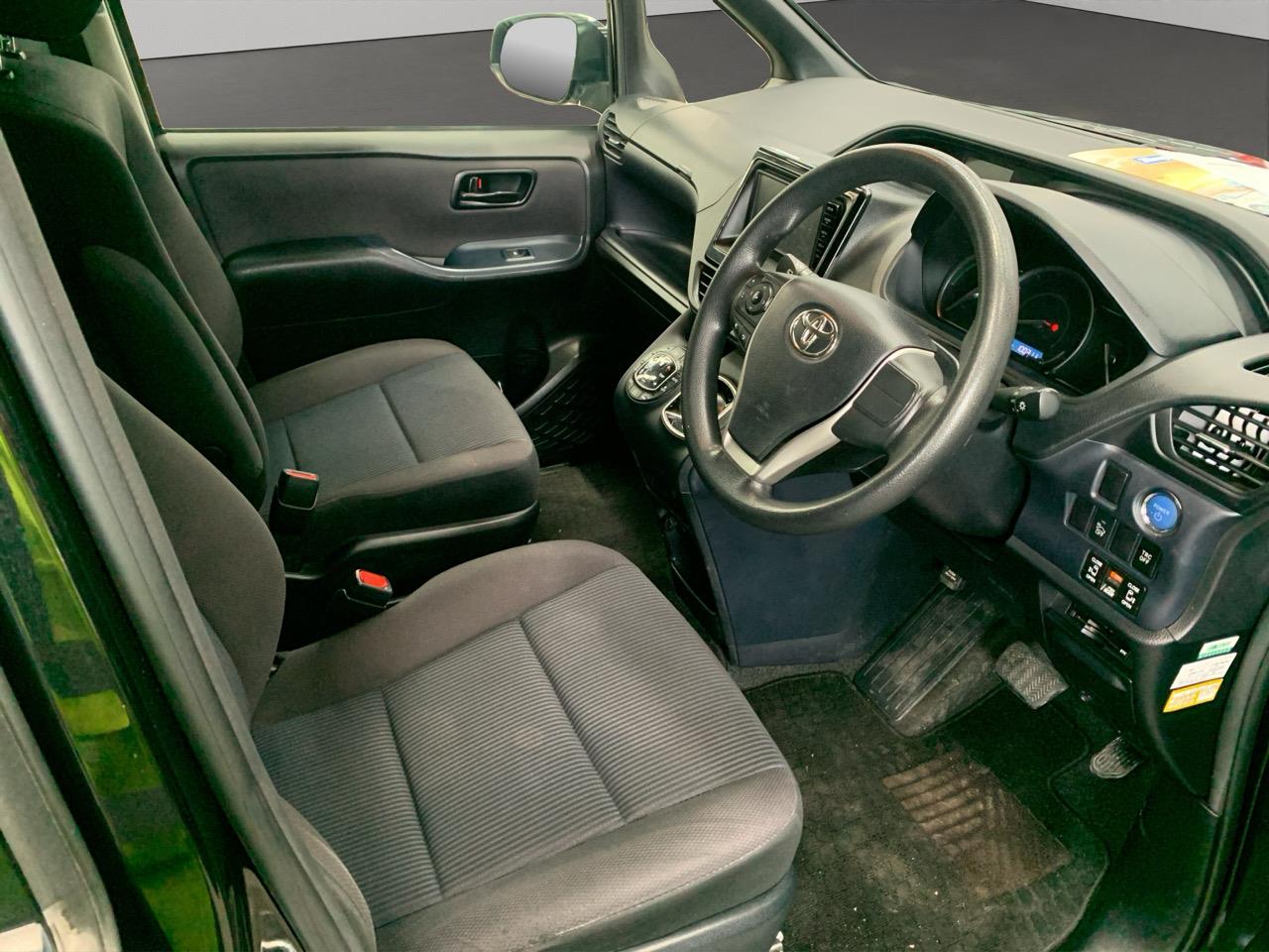 2015 Toyota Noah Hybrid X People Mover POWER SLIDING DOORS + REVERSING CAMERA 