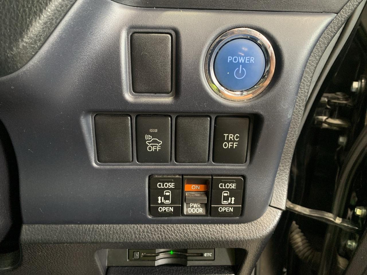 2015 Toyota Noah Hybrid X People Mover POWER SLIDING DOORS + REVERSING CAMERA 