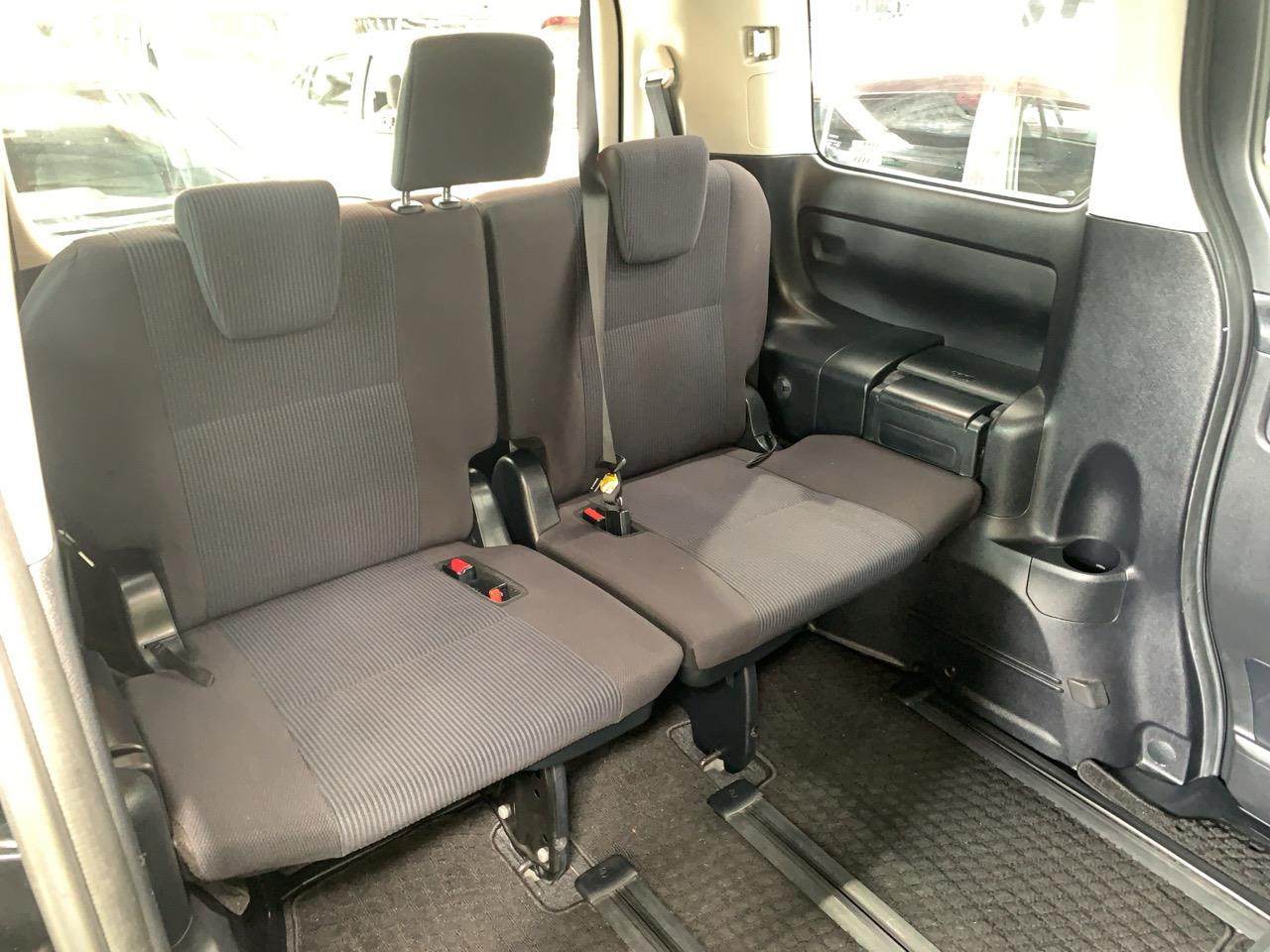 2015 Toyota Noah Hybrid X People Mover POWER SLIDING DOORS + REVERSING CAMERA 