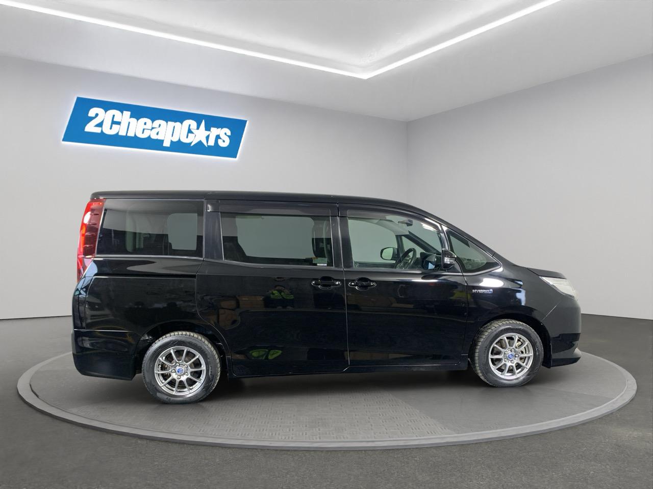2015 Toyota Noah Hybrid X People Mover POWER SLIDING DOORS + REVERSING CAMERA 