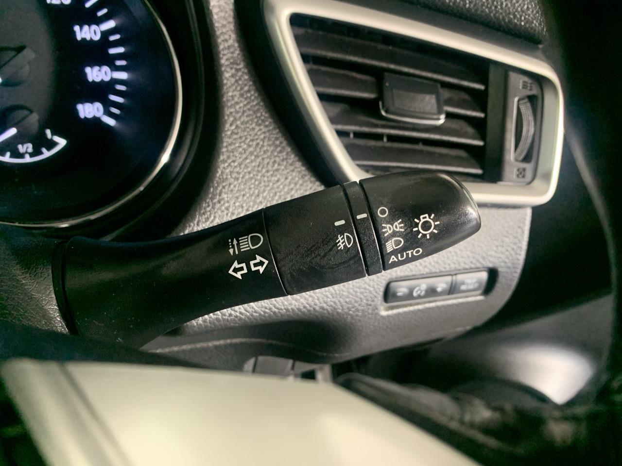 2015 Nissan X-TRAIL 2.0 2WD CVT RV/SUV HEATED SEATS + PUSH START + AUTO LIGHTS