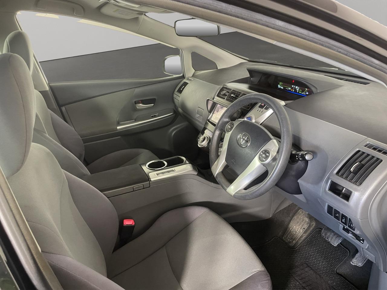 2013 Toyota Prius Alpha S 7 Seaters People Mover AUTO LIGHTS + PUSH START + GREAT SPACE