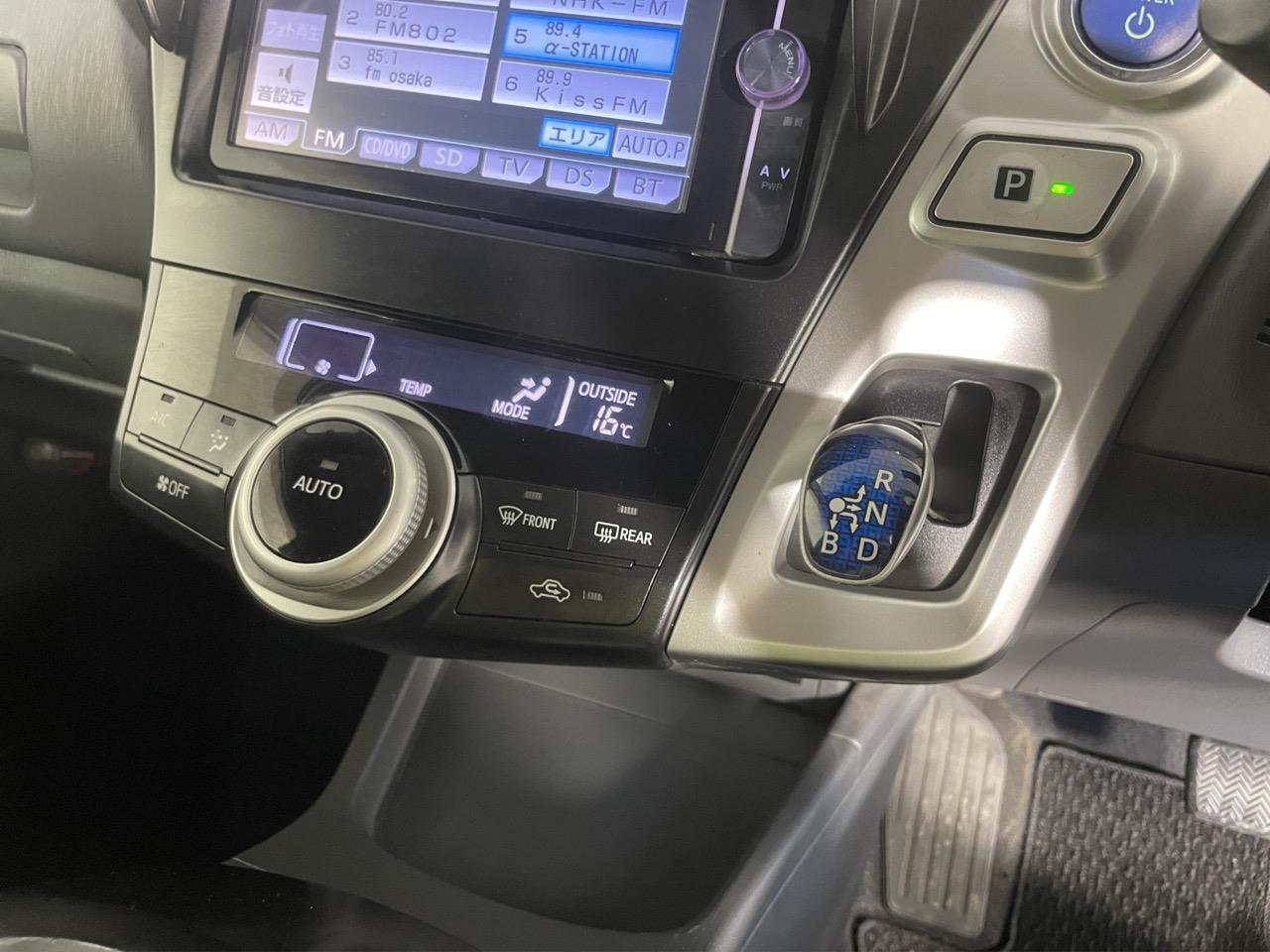 2013 Toyota Prius Alpha S 7 Seaters People Mover AUTO LIGHTS + PUSH START + GREAT SPACE