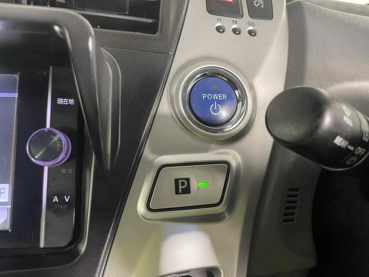 2013 Toyota Prius Alpha S 7 Seaters People Mover AUTO LIGHTS + PUSH START + GREAT SPACE