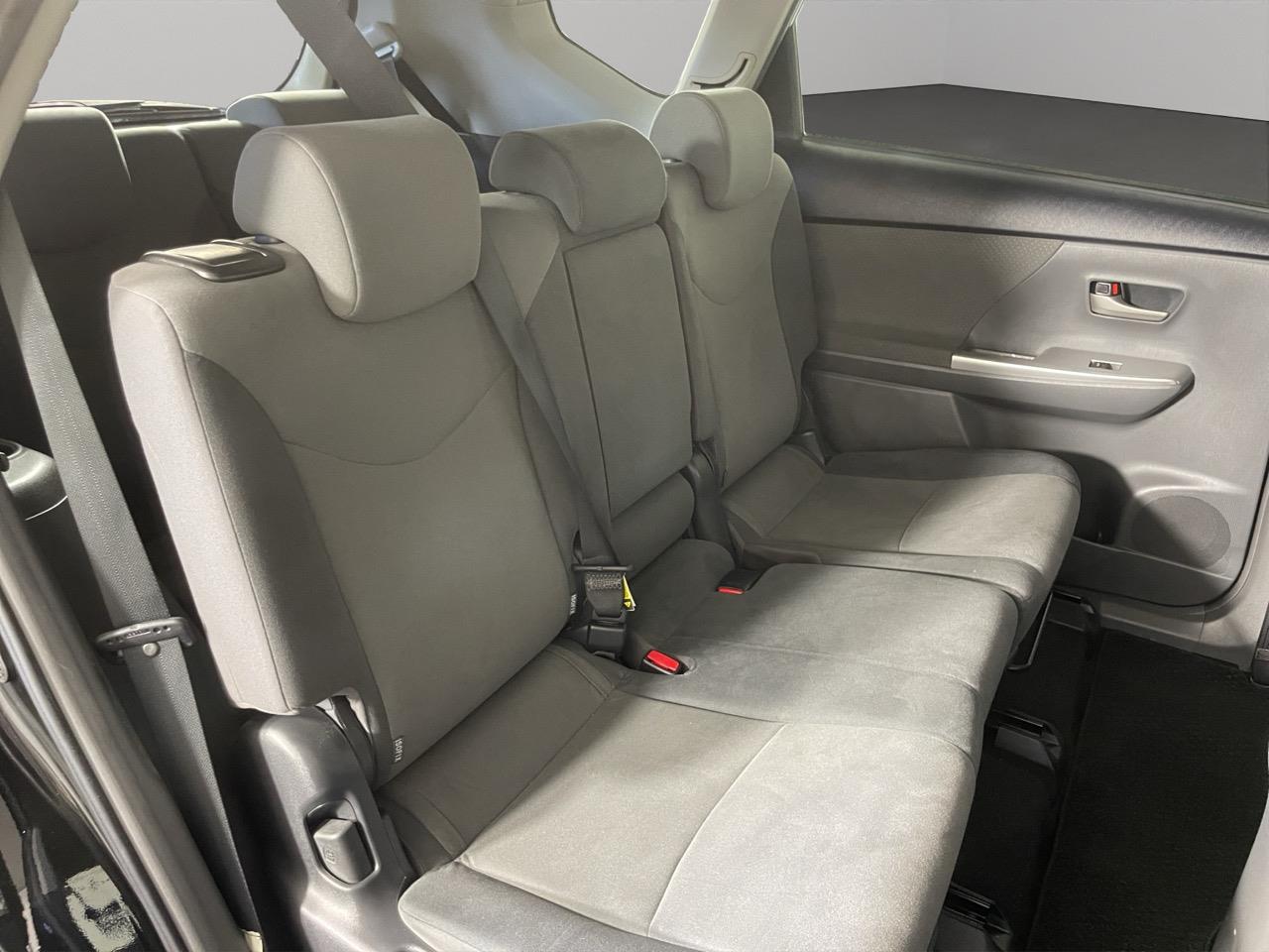 2013 Toyota Prius Alpha S 7 Seaters People Mover AUTO LIGHTS + PUSH START + GREAT SPACE