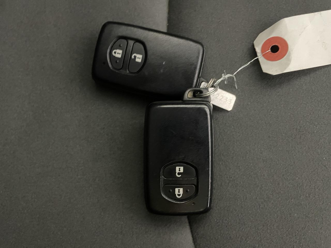 2013 Toyota Prius Alpha S 7 Seaters People Mover AUTO LIGHTS + PUSH START + GREAT SPACE