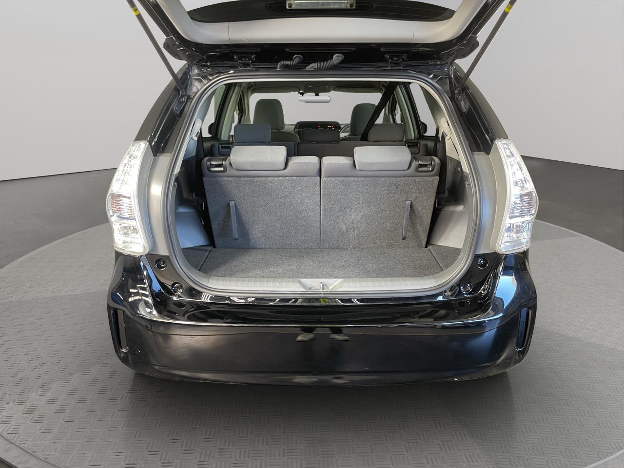 2013 Toyota Prius Alpha S 7 Seaters People Mover AUTO LIGHTS + PUSH START + GREAT SPACE