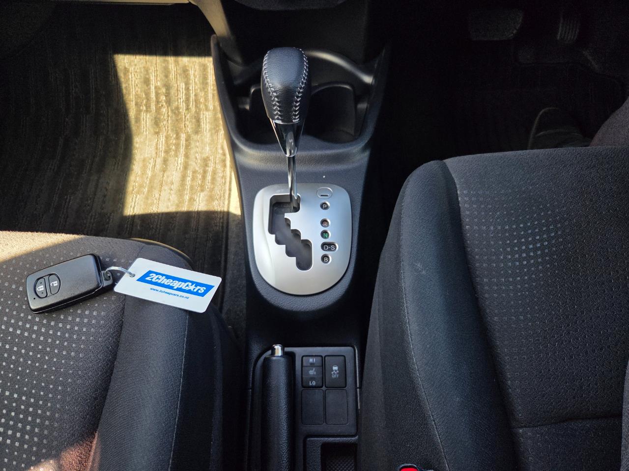 2016 Toyota Vitz U Hatchback LOW KM + REVERSING CAMERA + SMART KEY