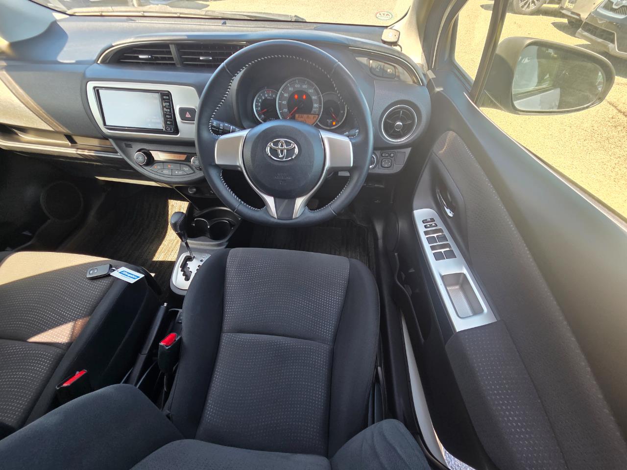2016 Toyota Vitz U Hatchback LOW KM + REVERSING CAMERA + SMART KEY