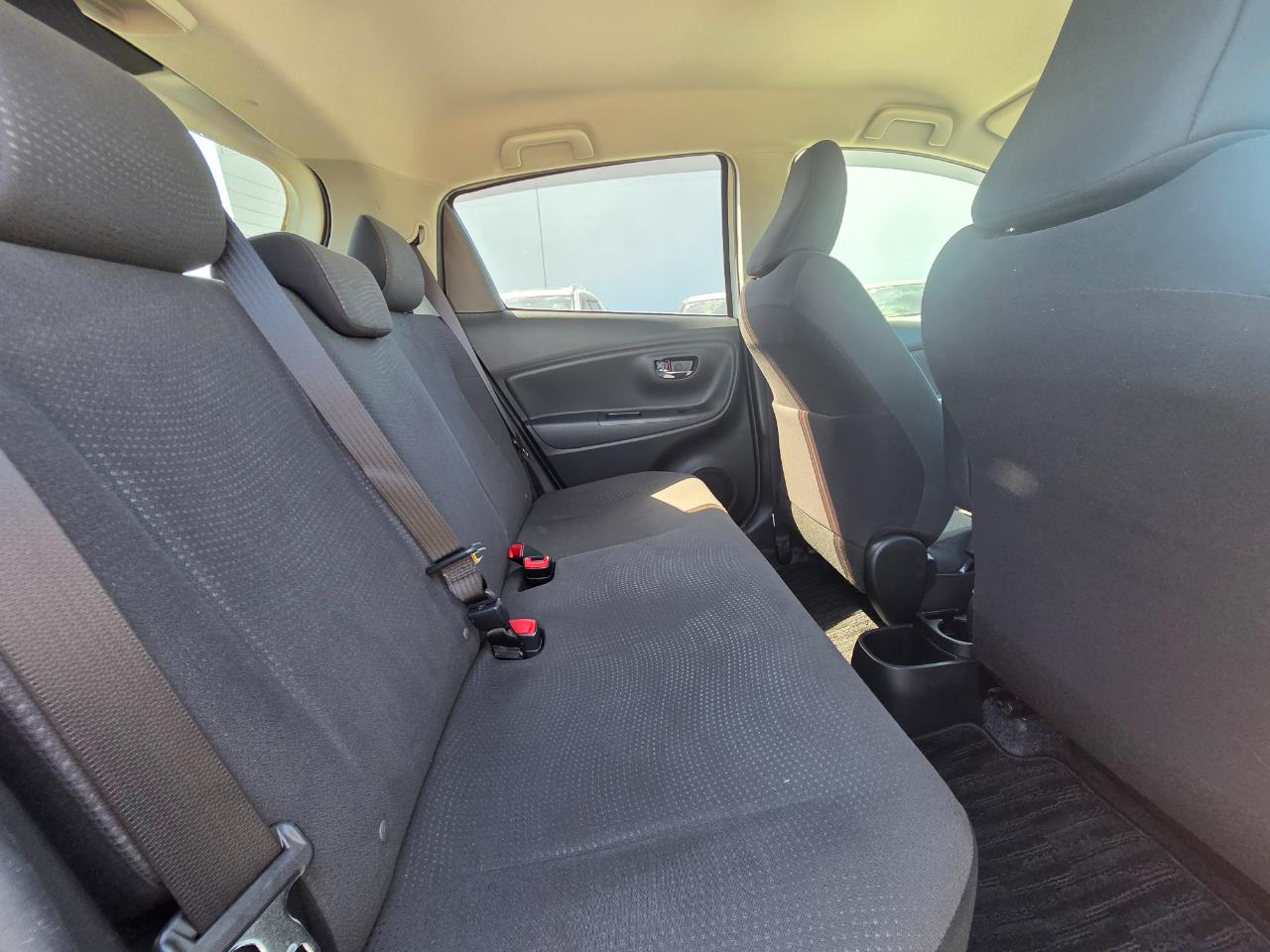 2016 Toyota Vitz U Hatchback LOW KM + REVERSING CAMERA + SMART KEY