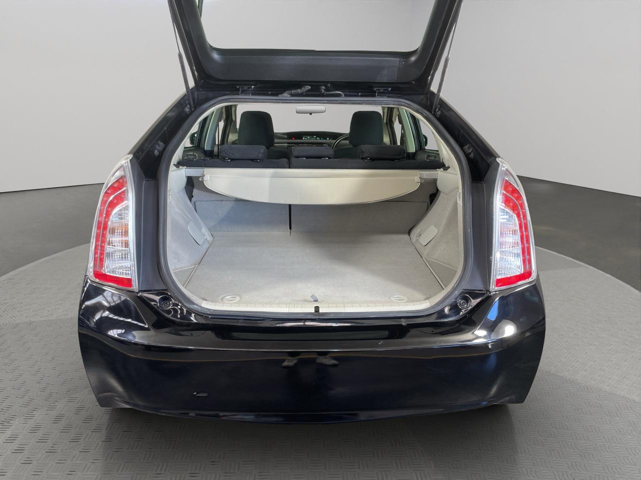 2012 Toyota Prius S Hatchback REVERSING CAMERA + AUTO LIGHTS + PUSH START