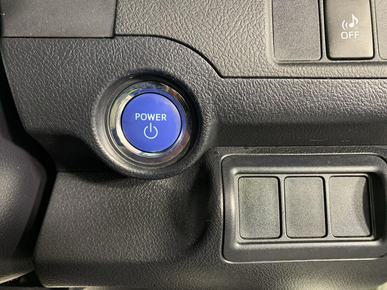 2012 Toyota Camry HYBRID G Sedan REVESING CAMERA + PUSH SRART + AUTO LIGHTS