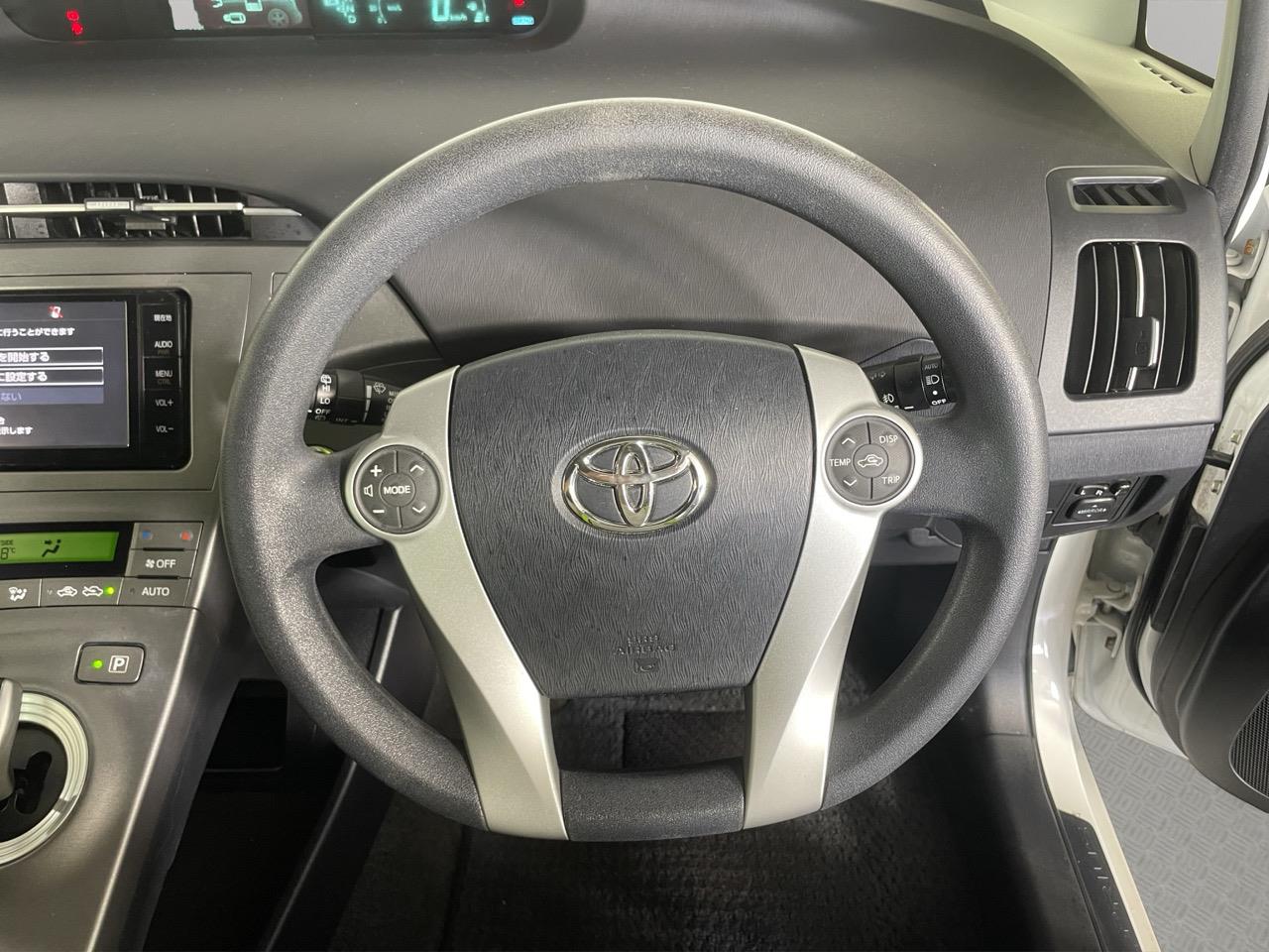 2014 Toyota Prius S Hatchback REVERSING CAMERA + AUTO LIGHTS + PUSH START