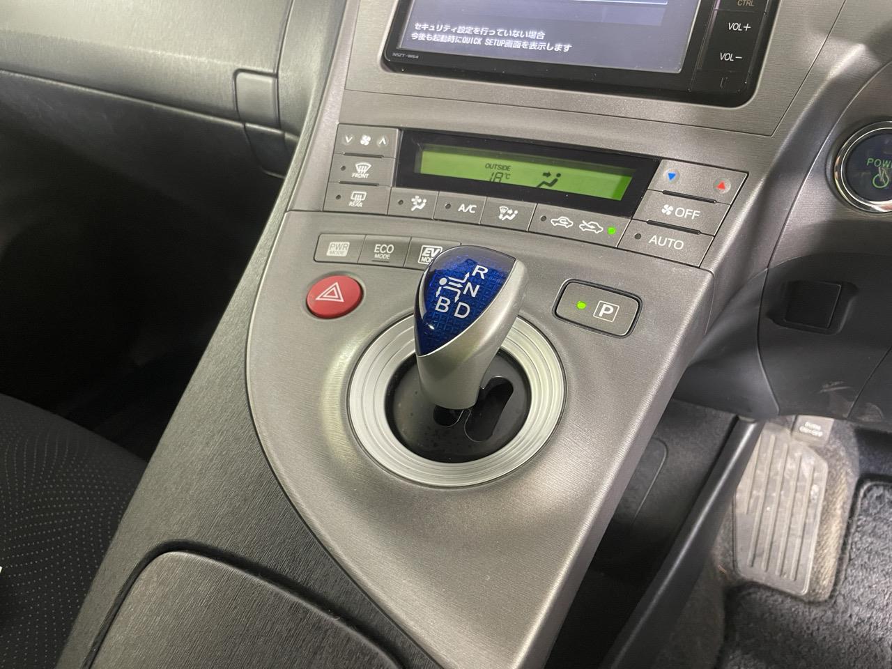 2014 Toyota Prius S Hatchback REVERSING CAMERA + AUTO LIGHTS + PUSH START