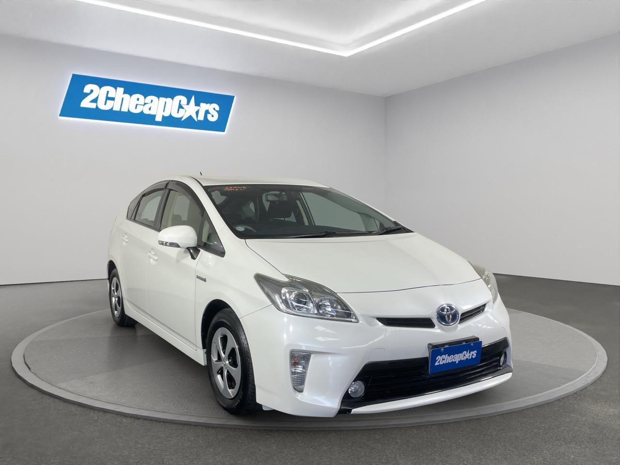 2014 Toyota Prius S Hatchback REVERSING CAMERA + AUTO LIGHTS + PUSH START