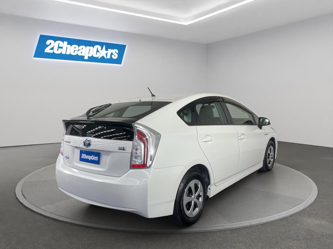 2014 Toyota Prius S Hatchback REVERSING CAMERA + AUTO LIGHTS + PUSH START