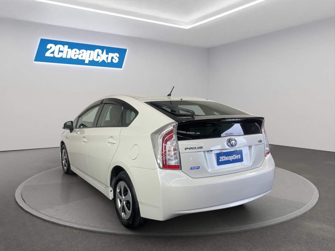 2014 Toyota Prius S Hatchback REVERSING CAMERA + AUTO LIGHTS + PUSH START
