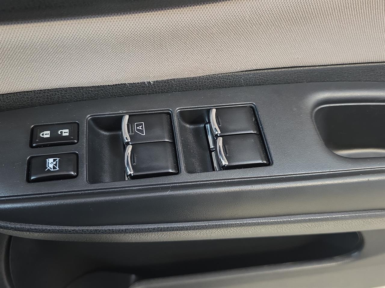 2017 Nissan Note e-power Hatchback REVERSING CAMERA + SMART KEY + LOW KM