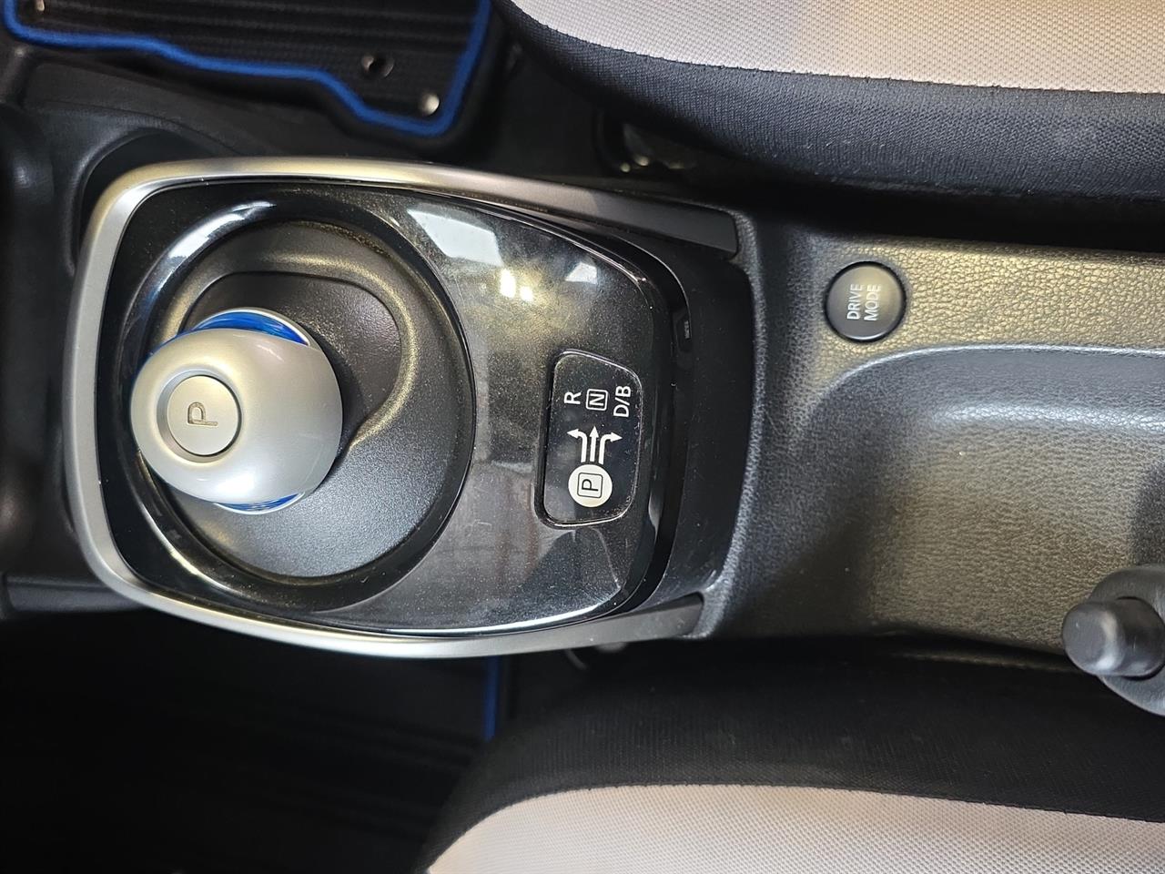 2017 Nissan Note e-power Hatchback REVERSING CAMERA + SMART KEY + LOW KM