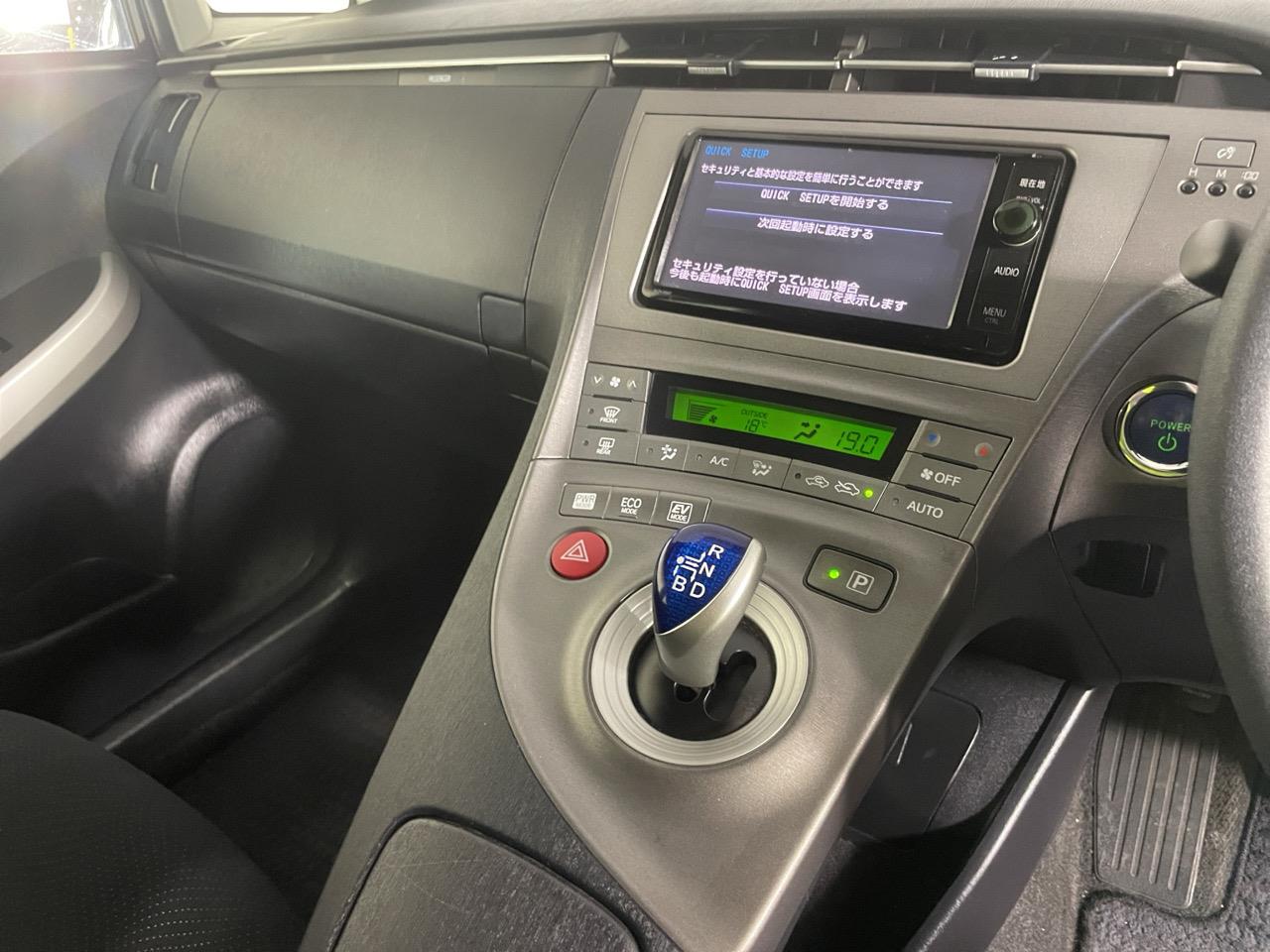 2015 Toyota Prius S Station Wagon REVESING CAMERA + PUSH SRART + AUTO LIGHTS