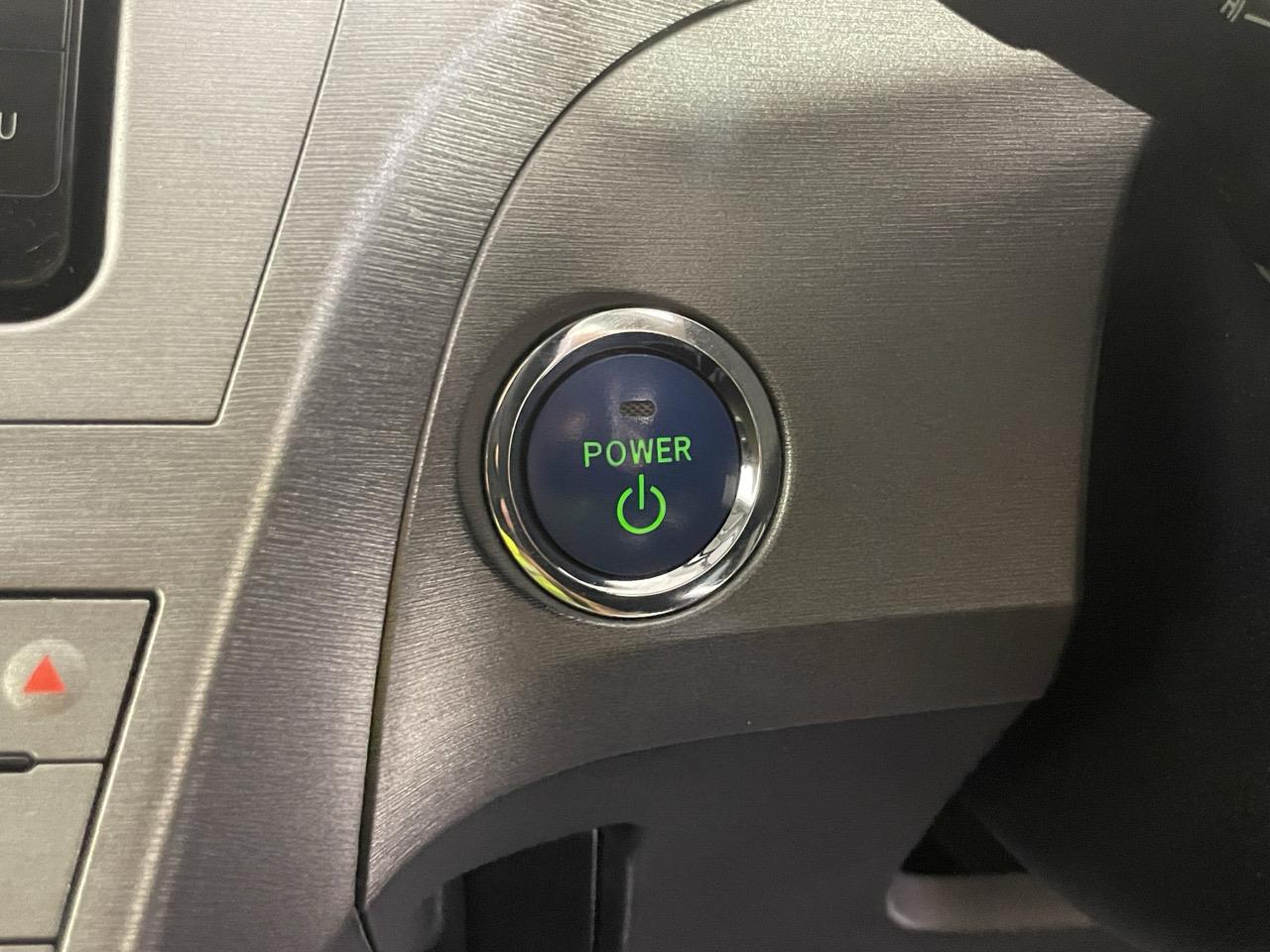 2015 Toyota Prius S Station Wagon REVESING CAMERA + PUSH SRART + AUTO LIGHTS