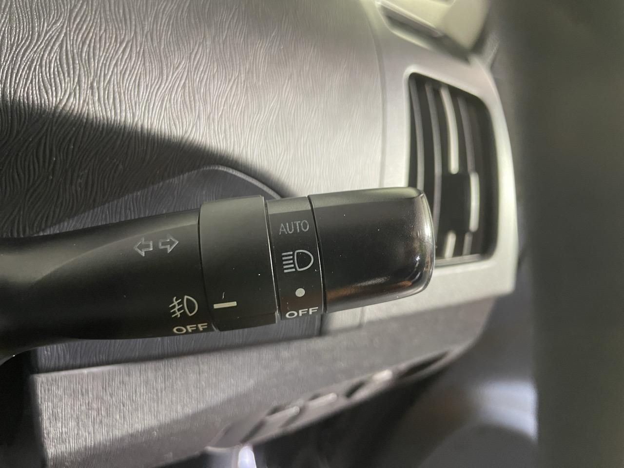 2015 Toyota Prius S Station Wagon REVESING CAMERA + PUSH SRART + AUTO LIGHTS