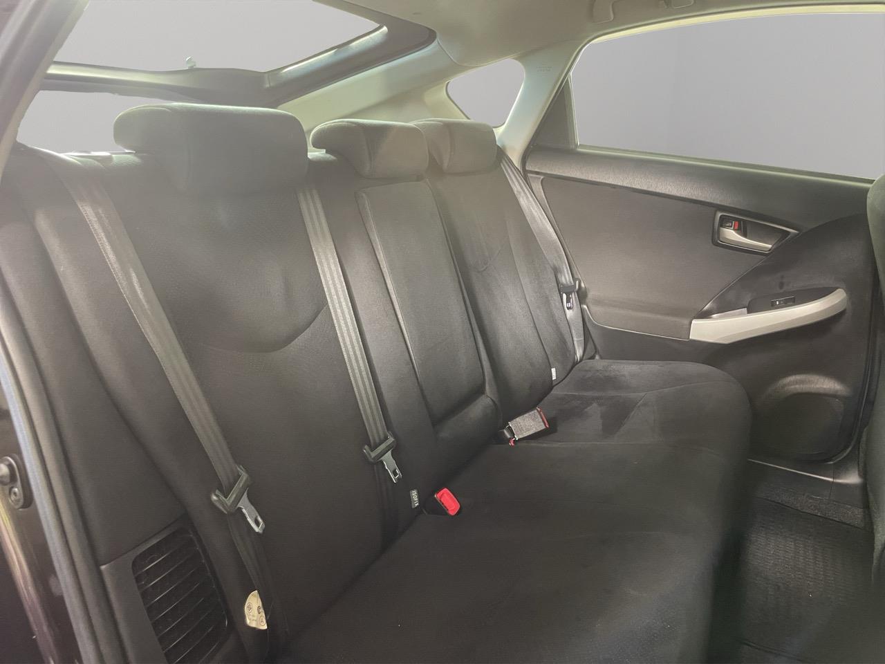 2015 Toyota Prius S Station Wagon REVESING CAMERA + PUSH SRART + AUTO LIGHTS