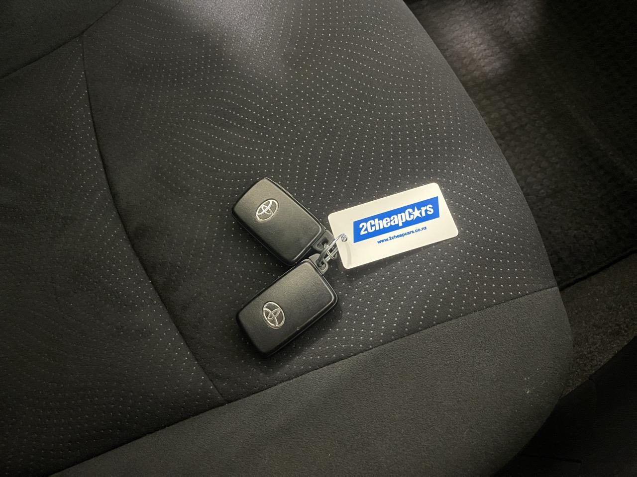 2015 Toyota Prius S Station Wagon REVESING CAMERA + PUSH SRART + AUTO LIGHTS