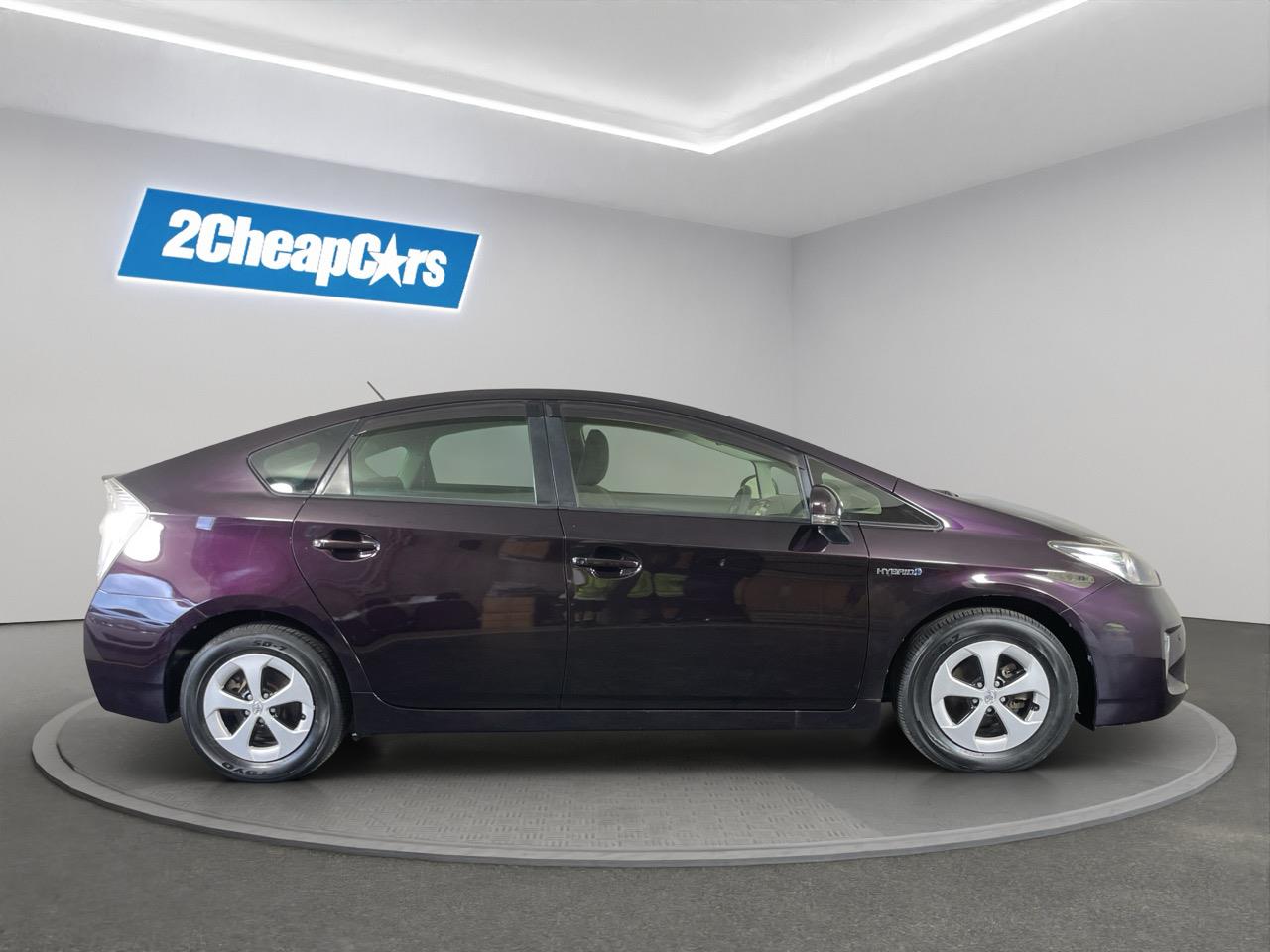 2015 Toyota Prius S Station Wagon REVESING CAMERA + PUSH SRART + AUTO LIGHTS