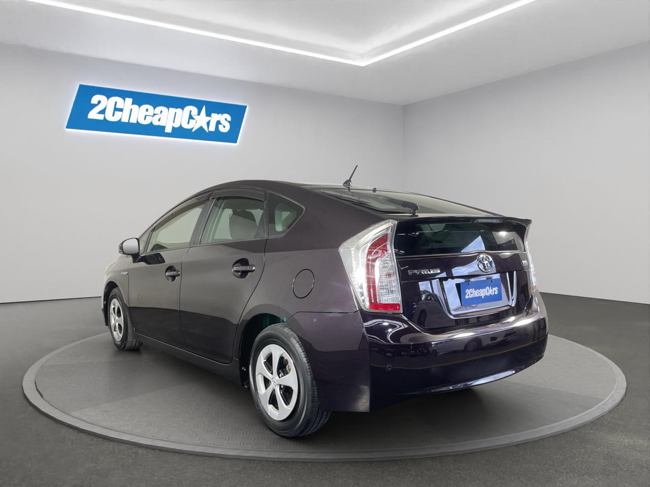 2015 Toyota Prius S Station Wagon REVESING CAMERA + PUSH SRART + AUTO LIGHTS