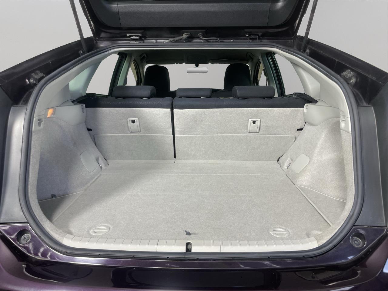 2015 Toyota Prius S Station Wagon REVESING CAMERA + PUSH SRART + AUTO LIGHTS