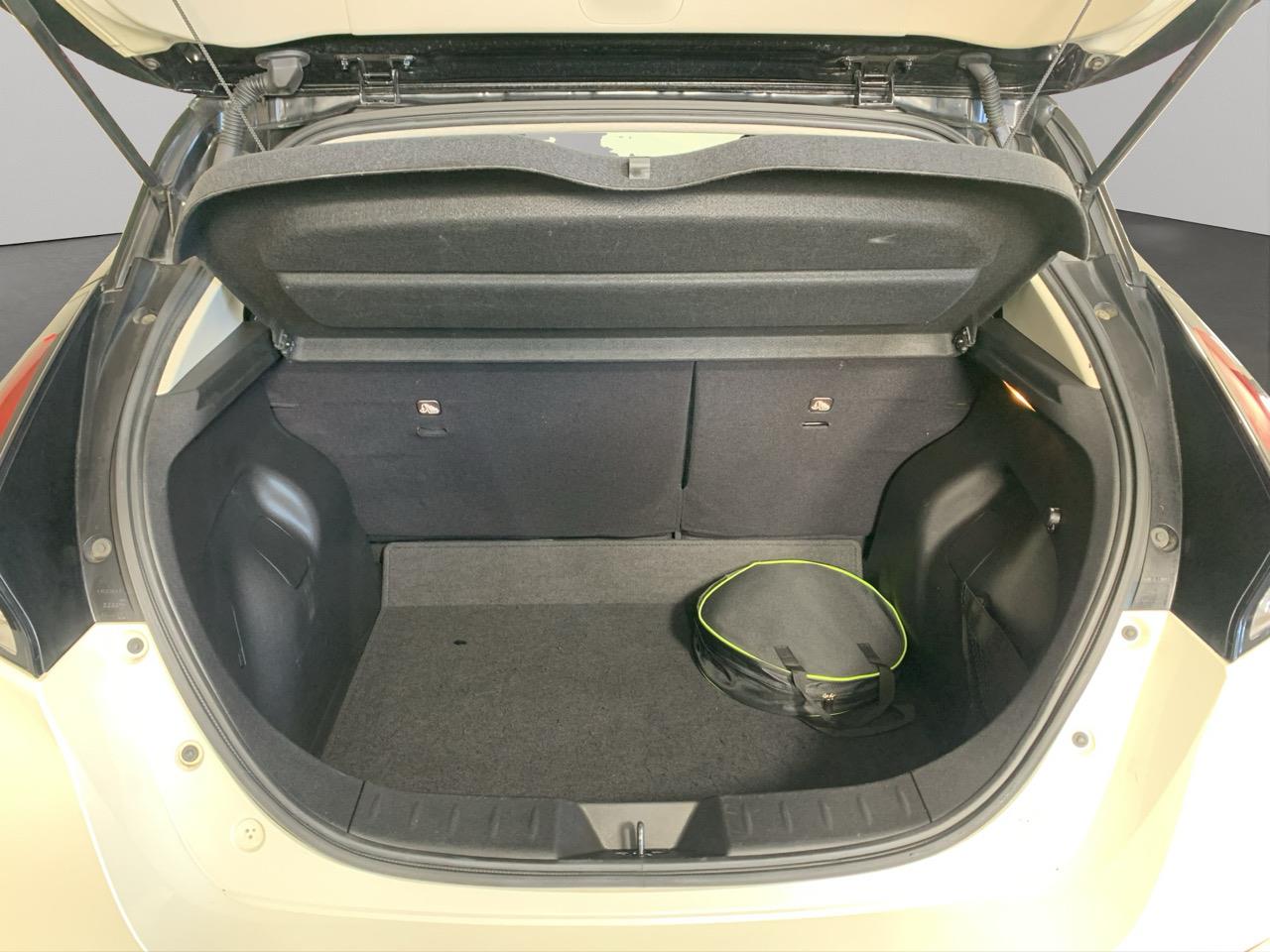 2019 Nissan Leaf G Hatchback HEATED SEATS + CRUISE CONTROL + REVERSING CAMERA