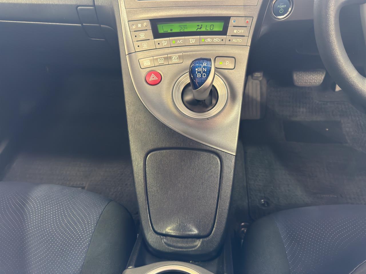 2014 Toyota Prius Hybrid Hatchback GREAT SPACE + GREAT FUEL EFFICIENCY