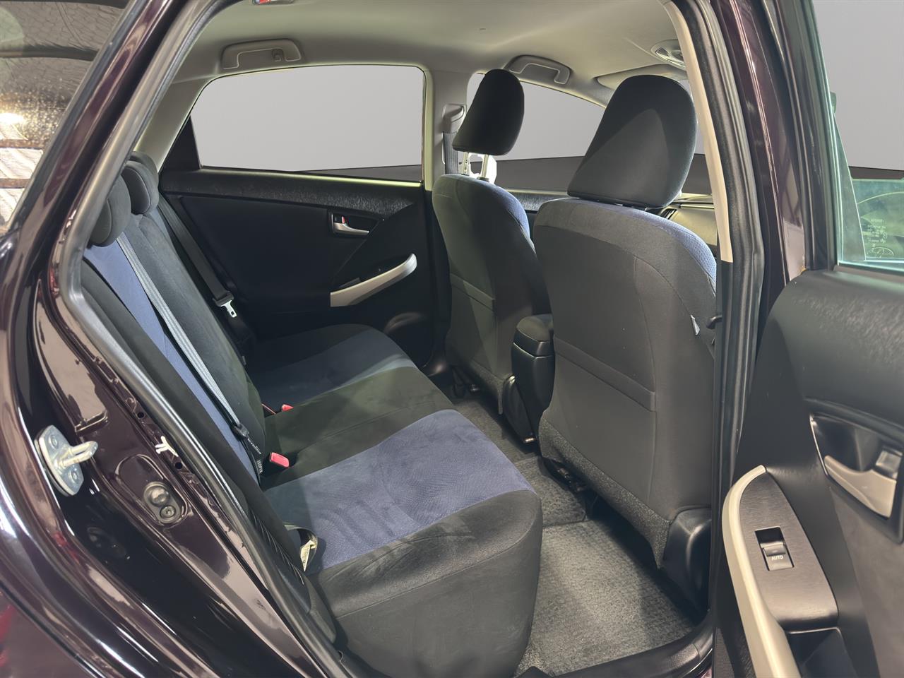 2014 Toyota Prius Hybrid Hatchback GREAT SPACE + GREAT FUEL EFFICIENCY