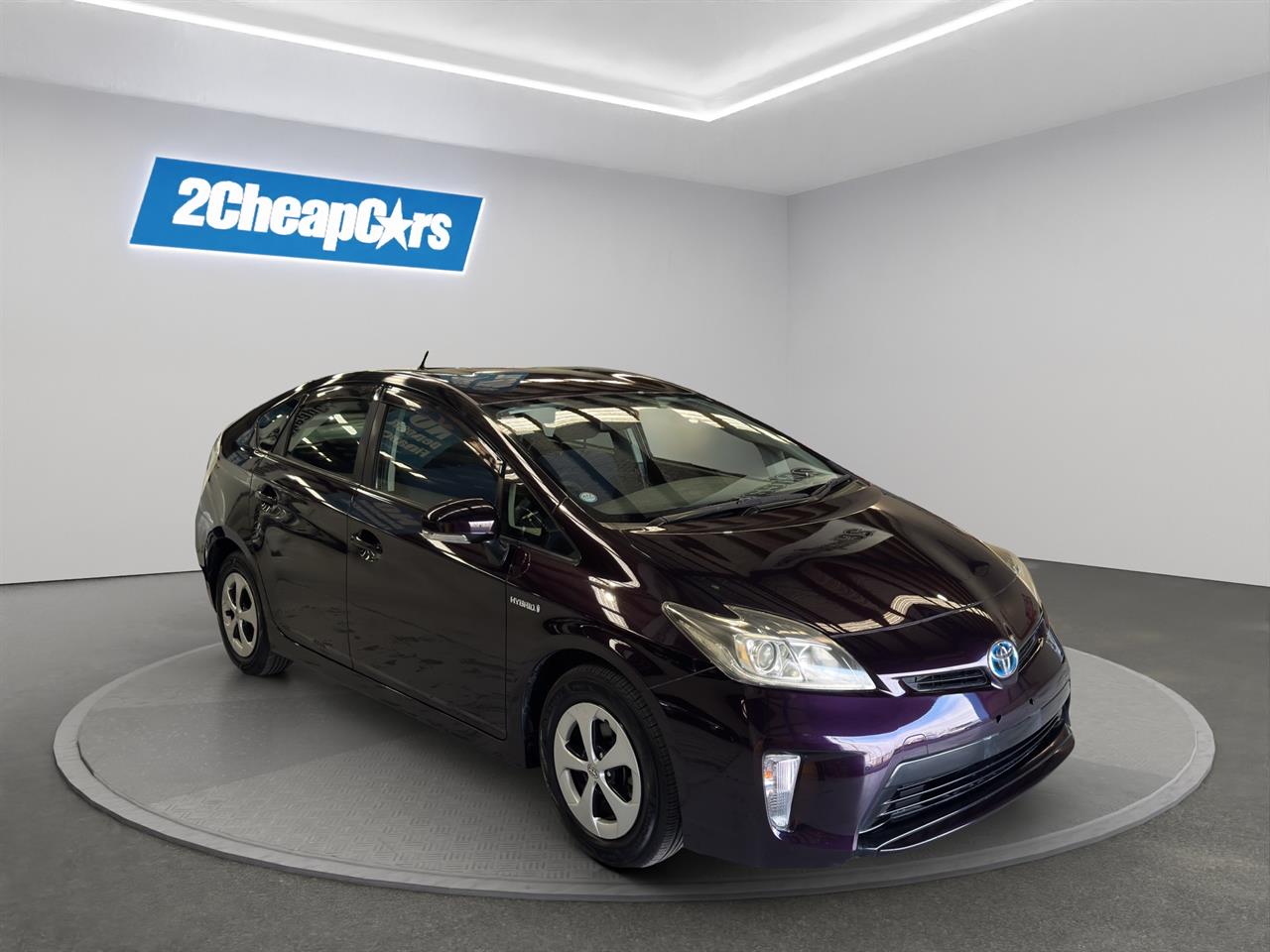 2014 Toyota Prius Hybrid Hatchback GREAT SPACE + GREAT FUEL EFFICIENCY