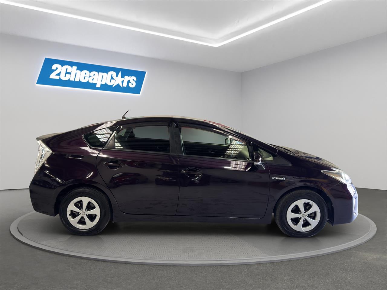 2014 Toyota Prius Hybrid Hatchback GREAT SPACE + GREAT FUEL EFFICIENCY