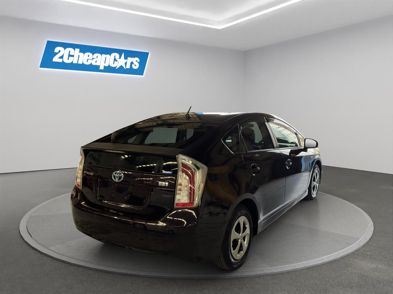 2014 Toyota Prius Hybrid Hatchback GREAT SPACE + GREAT FUEL EFFICIENCY