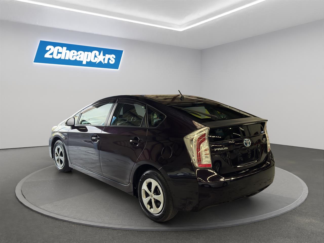2014 Toyota Prius Hybrid Hatchback GREAT SPACE + GREAT FUEL EFFICIENCY