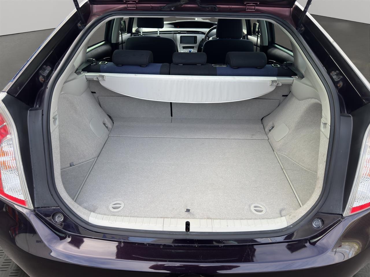 2014 Toyota Prius Hybrid Hatchback GREAT SPACE + GREAT FUEL EFFICIENCY