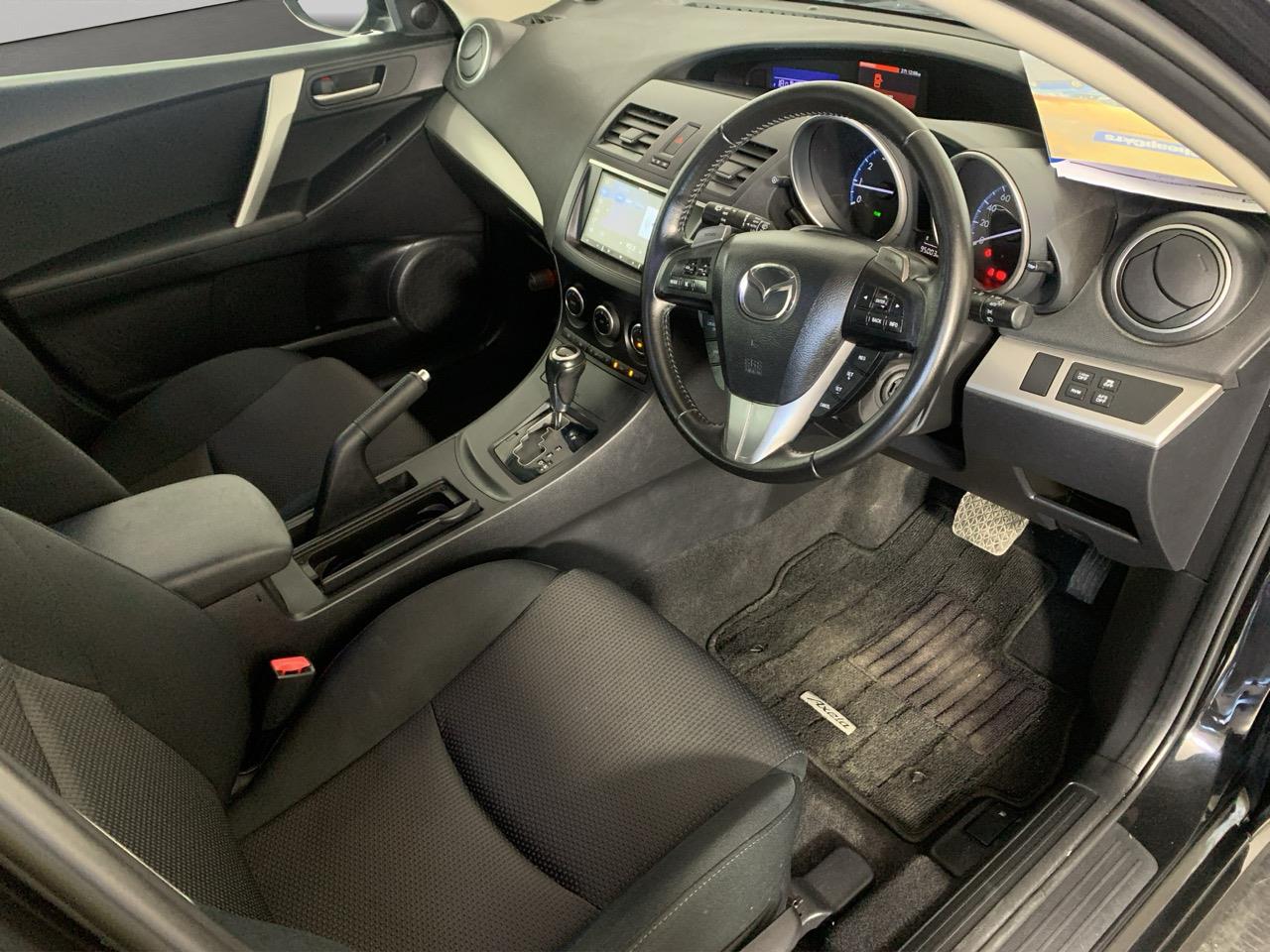 2013 Mazda Axela 3 2.0L Hatchback PUSH BUTTON START + AUTO LIGHTS + REVERSING CAMERA