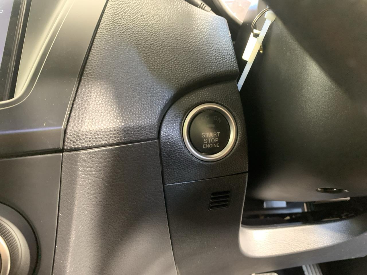 2013 Mazda Axela 3 2.0L Hatchback PUSH BUTTON START + AUTO LIGHTS + REVERSING CAMERA