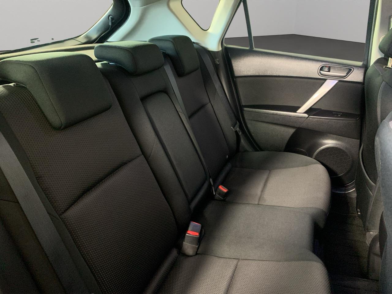 2013 Mazda Axela 3 2.0L Hatchback PUSH BUTTON START + AUTO LIGHTS + REVERSING CAMERA