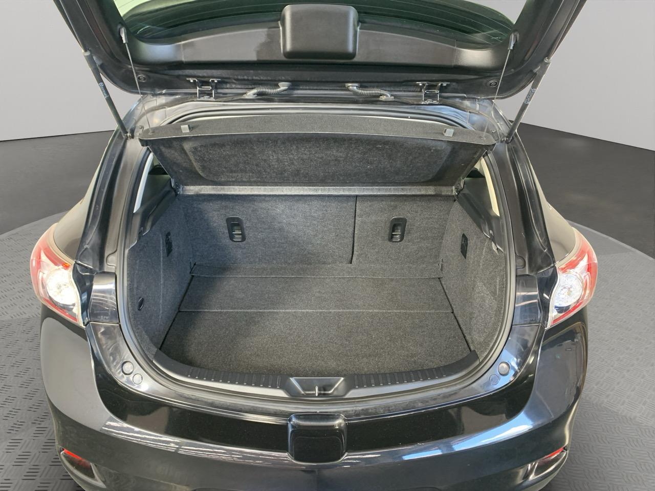 2013 Mazda Axela 3 2.0L Hatchback PUSH BUTTON START + AUTO LIGHTS + REVERSING CAMERA