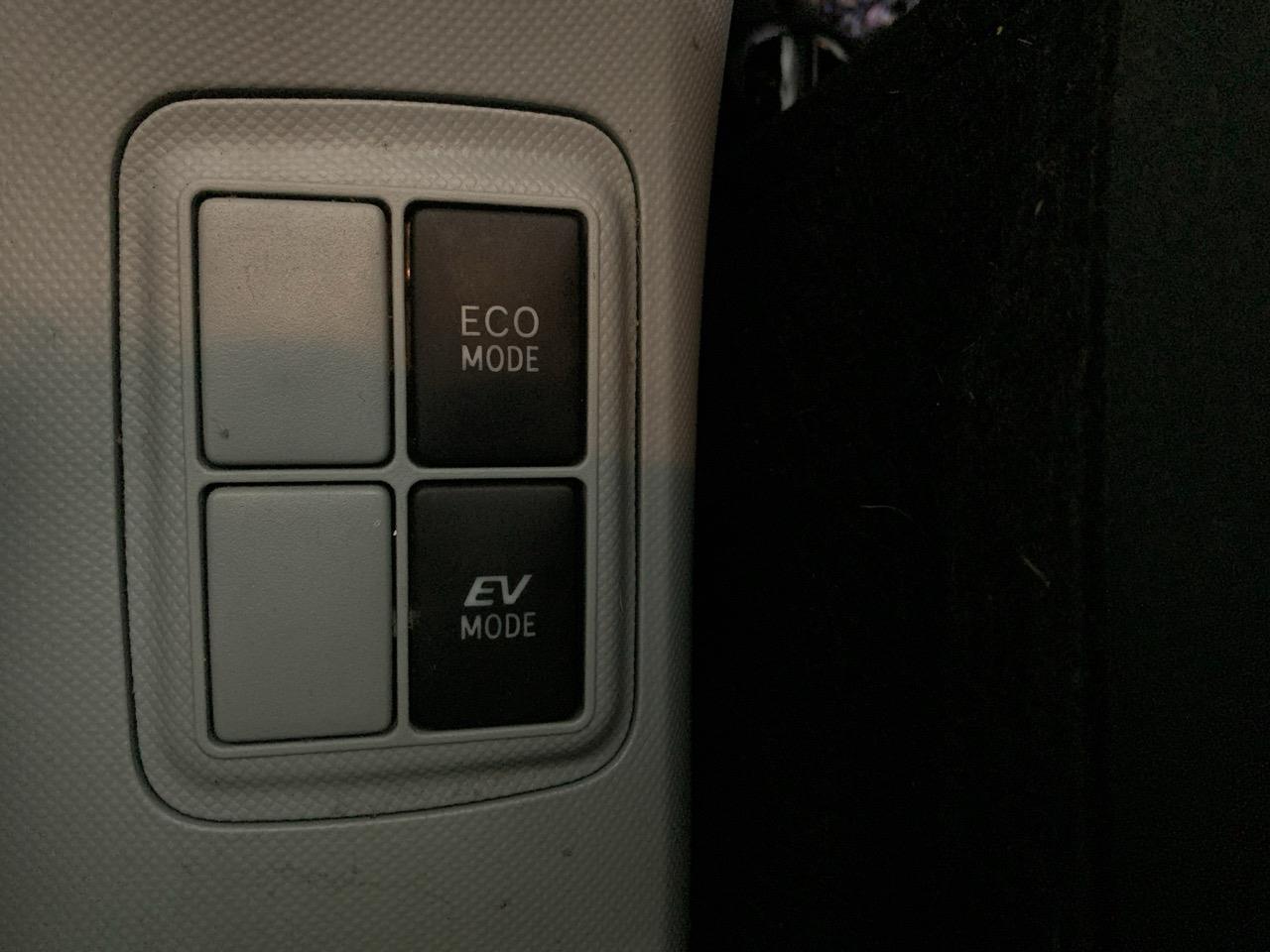 2014 Toyota Aqua S Hatchback REVERSING CAMERA + PUSH BUTTON START + AUTO LIGHTS